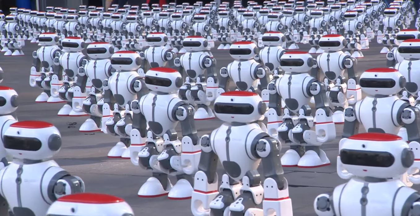 Mais de 1000 robôs se uniram para quebrar um recorde mundial!