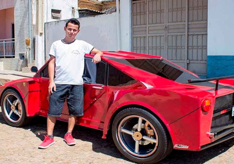 Esse jovem de 23 anos conseguiu sua própria “Ferrari” por 6 mil reais!