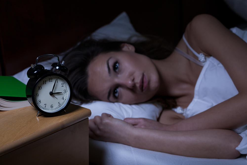Não é normal acordar no meio da noite. Esse hábito pode ser um sinal de alto nível de estresse!