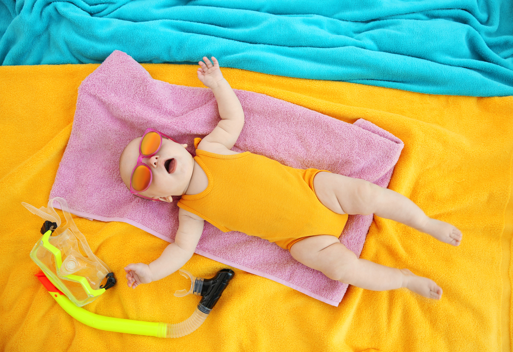 A polêmica do banho de sol diário para o bebê