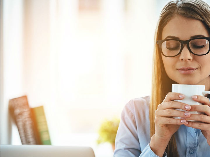 Beber mucho café reduce el tamaño de tus senos