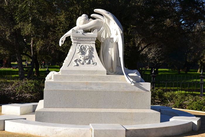 El “Ángel de la Pena” y la conmovedora historia que esconde la tumba más famosa
