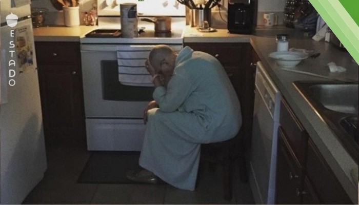Esposo encuentra a su suegra derrumbada en la cocina; cuando descubre la razón se le rompe el corazón