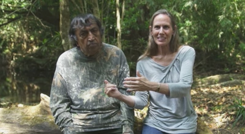 Esta pareja decidió vivir en la selva hace 26 años. Si los ves ahora te quedarás absolutamente asombrado
