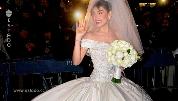 Hace varios años que Thalía se casó, pero su vestido continúa dando mucho de qué hablar.