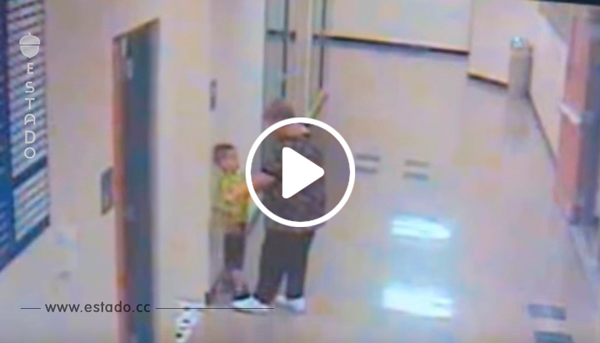 Impactante vídeo muestra cuando un niño de 6 años quiere ir al baño pero la profesora hace lo inimaginable
