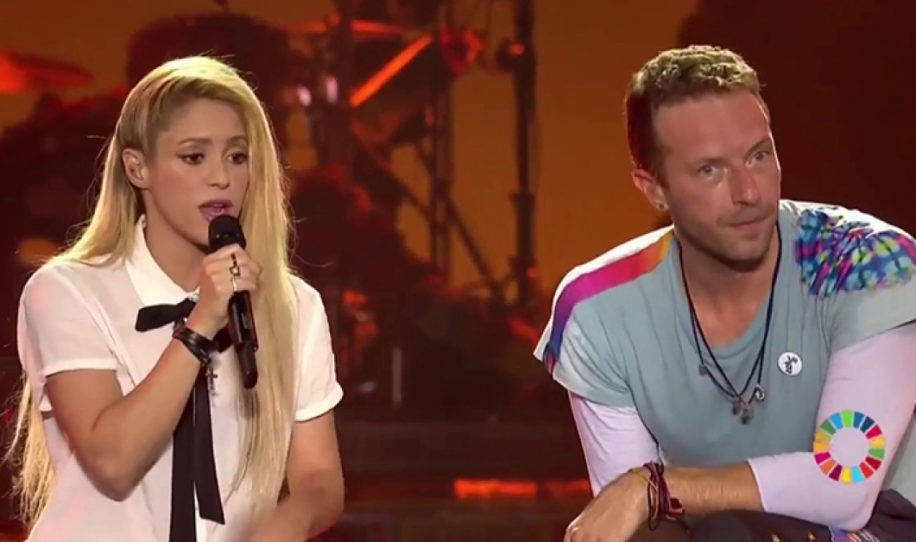 Shakira se une a Coldplay para cantar “Yellow” pero el resultado no fue de lo mejor