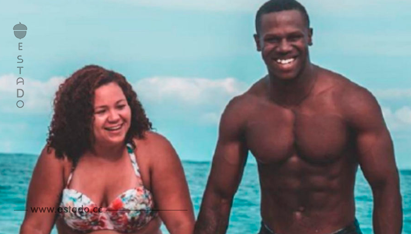Esta pareja se tomó una foto en traje de baño y se esta haciendo muy viral por una razón…