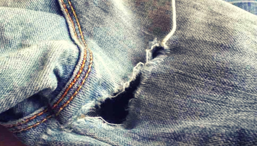 Curso de costura gratis: Aprende cómo arreglar la entrepierna rota de tus pantalones.
