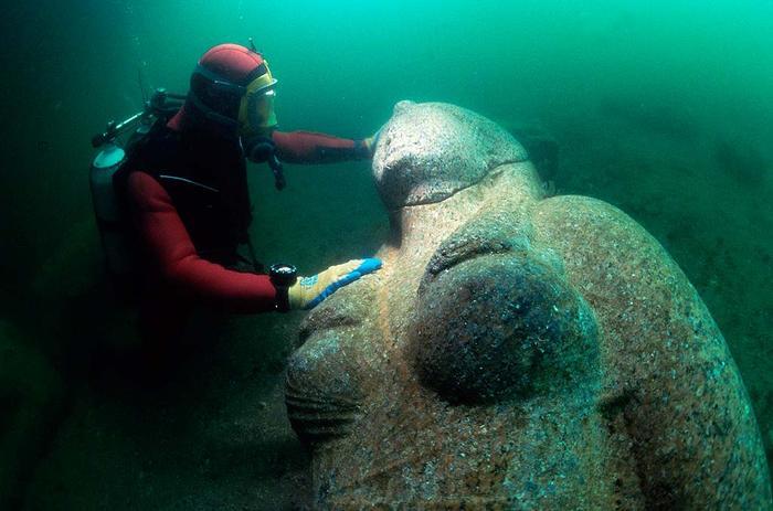Un grupo de arqueólogos descubre una ciudad entera bajo las aguas del Mar Mediterráneo   Casas Increibles