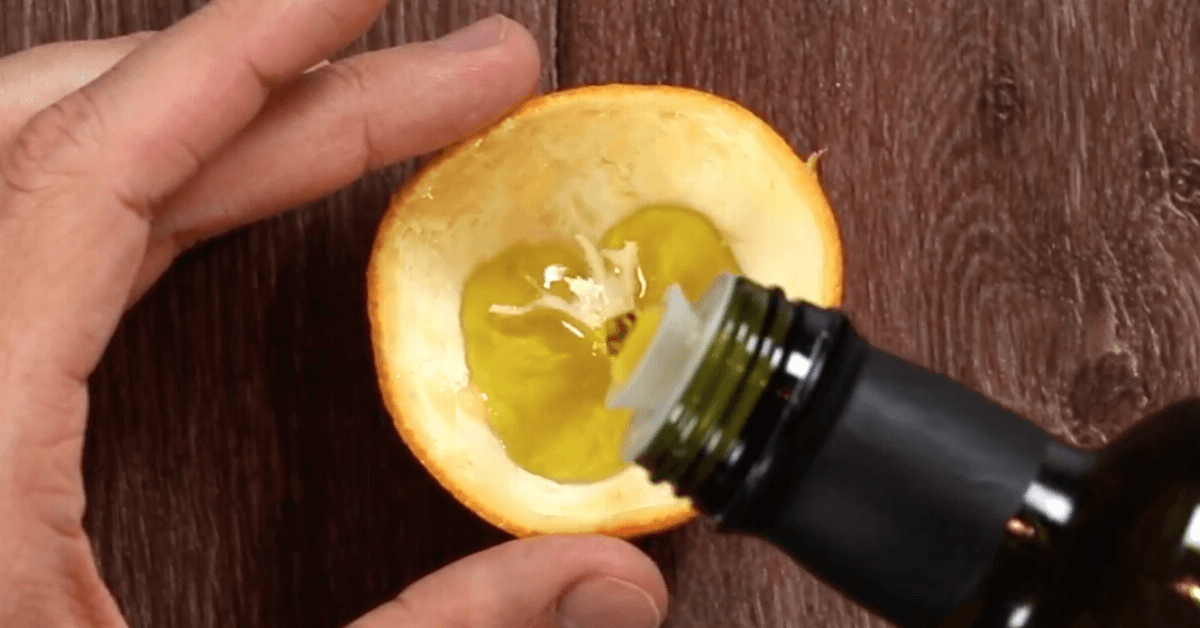 Fabrica rápidamente una pequeña lámpara con la cáscara de una mandarina
