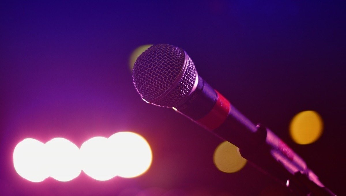 Exceso de karaoke envió a un hombre al hospital con un pulmón colapsado en China