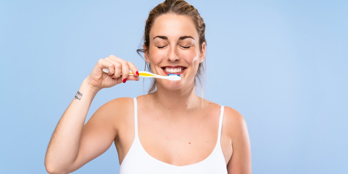 Falta de higiene bucal produce Alzheimer, afirma investigación