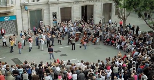 Multitud se reúne cuando una obra de Beethoven se convierte en una Flash Mob impresionante