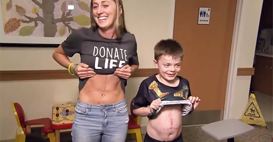 Enfermera le dona su hígado a un niño de 8 años, y él se lo agradece con un fuerte abrazo