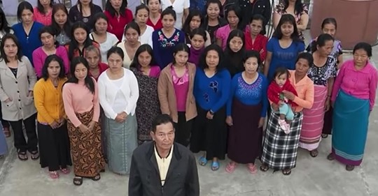 Hombre indio con 39 esposas, 94 hijos y 33 nietos sigue buscando nuevas esposas para ampliar su familia