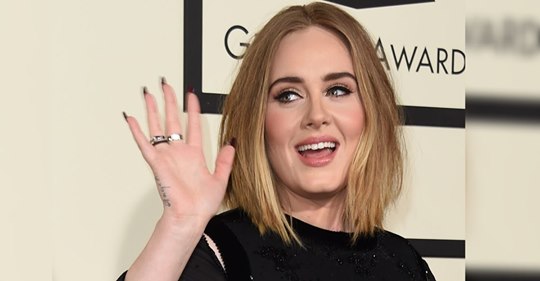 Adele reaparece y sorprende con su ‘cintura de avispa’ durante el ‘after party’ de los Oscar