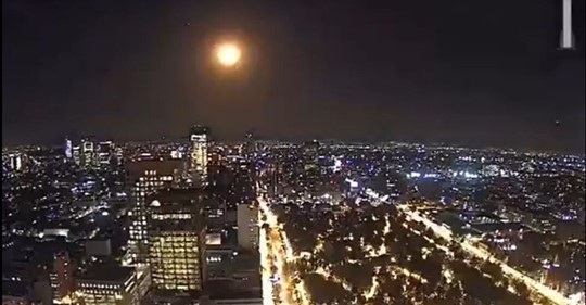 Una “inmensa bola de fuego” alumbró el cielo nocturno de Ciudad de México