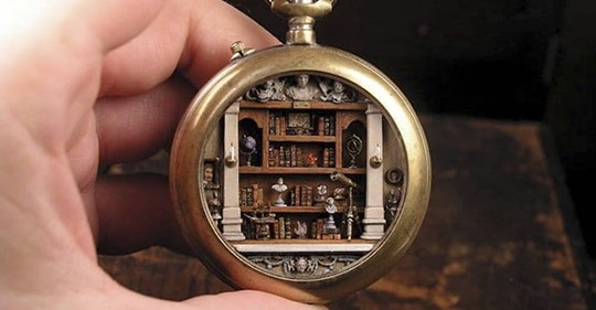 Este artista convierte viejos relojes de bolsillo en increíbles Mini Mundos. El resultado es fascinante.