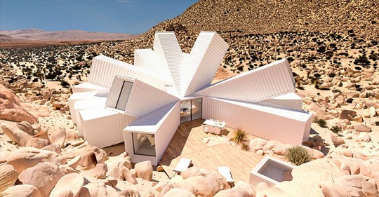 Esta casa de contenedores de Whitaker Studio parece una flor en medio del desierto
