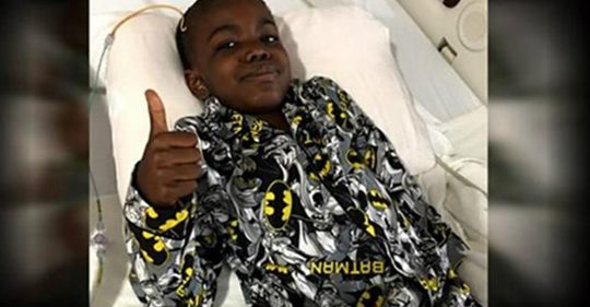 Un niño de 8 años celebra después de vencer al cáncer cerebral grado 4