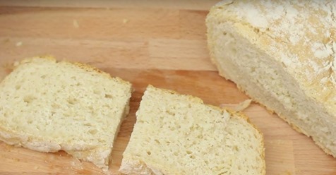 Te enseñamos a hacer este esponjoso pan casero en menos de un minuto