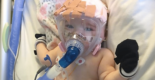 Bebé que ya luchó contra condición cardiaca ahora tiene COVID-19. La familia pide nuestras oraciones