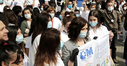La Comunidad de Madrid renovará hasta diciembre el contrato a los 10.000 sanitarios incorporados en la lucha contra el coronavirus