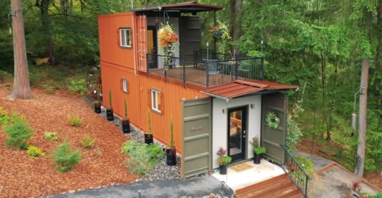 Una pareja construye una ingeniosa casa contenedor para vivir sin deudas