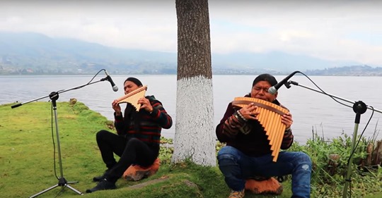 Muy relajante: estos hermanos interpretan  Hallelujah  en flautas de pan