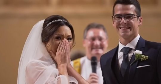 Se le salieron las lágrimas cuando sus estudiantes con síndrome de Down se aparecieron en su boda