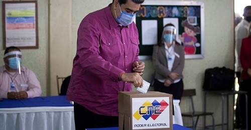José Luis Rodríguez Zapatero viaja a Caracas para apoyar el fraude electoral de Nicolás Maduro