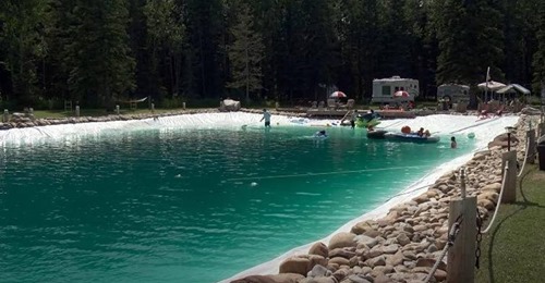 Increíble: construyó una piscina de más de 1 millón de litros para su familia