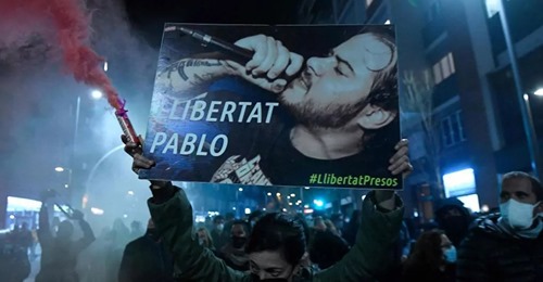 Unidas Podemos registra la petición de indulto para el rapero Pablo Hasel tras una noche de disturbios en varias ciudades