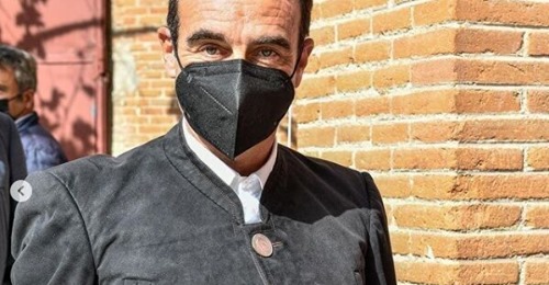 Enrique Ponce usó en Las Ventas una chaquetilla con botones de la efigie de Franco: No hay que sacar mayores conclusiones