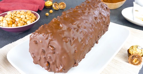 Rollo de Ferrero Rocher con helado de chocolate y arroz inflado