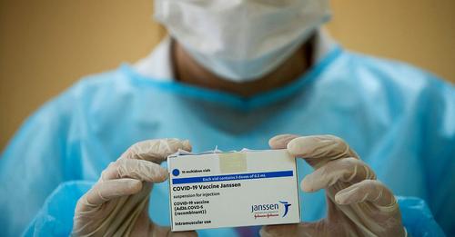 Sanidad se niega a vacunar con Janssen a menores de 40 pese a la escasez de Pfizer y la explosión de la quinta ola