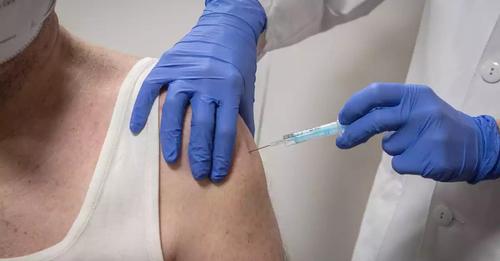 España podría empezar a poner la tercera dosis de las vacunas: Cuándo te tocaría