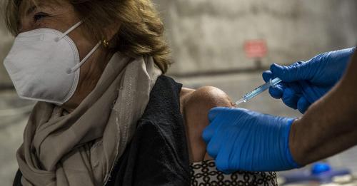 Cuenta atrás para la tercera dosis de la vacuna de Pfizer en España
