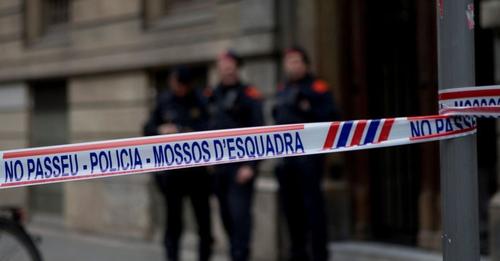 Acaba con la vida de su hijo de 3 años en un hotel en España y huye: Lo policía lo busca