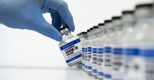 Mueren 2 personas tras ponerse vacunas contaminadas fabricadas en España