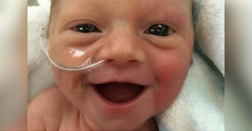 La foto viral de un bebé prematuro sonriente da esperanza a los padres de bebés prematuros