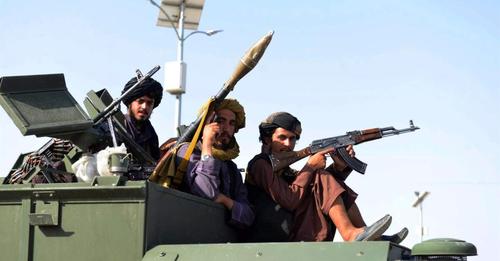 Los talibanes acaban con la vida de una policía embarazada delante de su familia