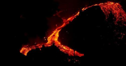 El vulcanólogo Joan Martí (CSIC) cree que la erupción podría hasta dos meses