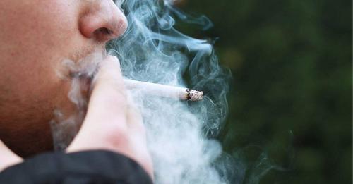 Tabaco más caro y nuevos sitios sin cigarros: malos tiempos para los fumadores