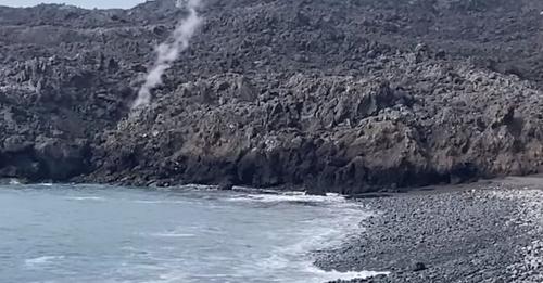 Las primeras playas sobre la lava del volcán de La Palma
