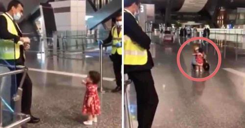 Niña pide permiso a oficial del aeropuerto para abrazar a su tía. Le autorizaron