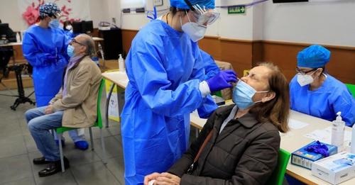 Madrid habilita puntos de test de antígenos separados de las Urgencias en 15 hospitales públicos