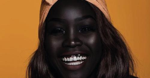 La hermosa modelo africana que impacta al mundo con su extraordinario color de piel