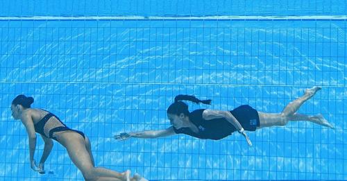 Susto en el Mundial de natación: rescatan a la nadadora estadounidense de sincronizada Anita Álvarez tras desmayarse en el agua